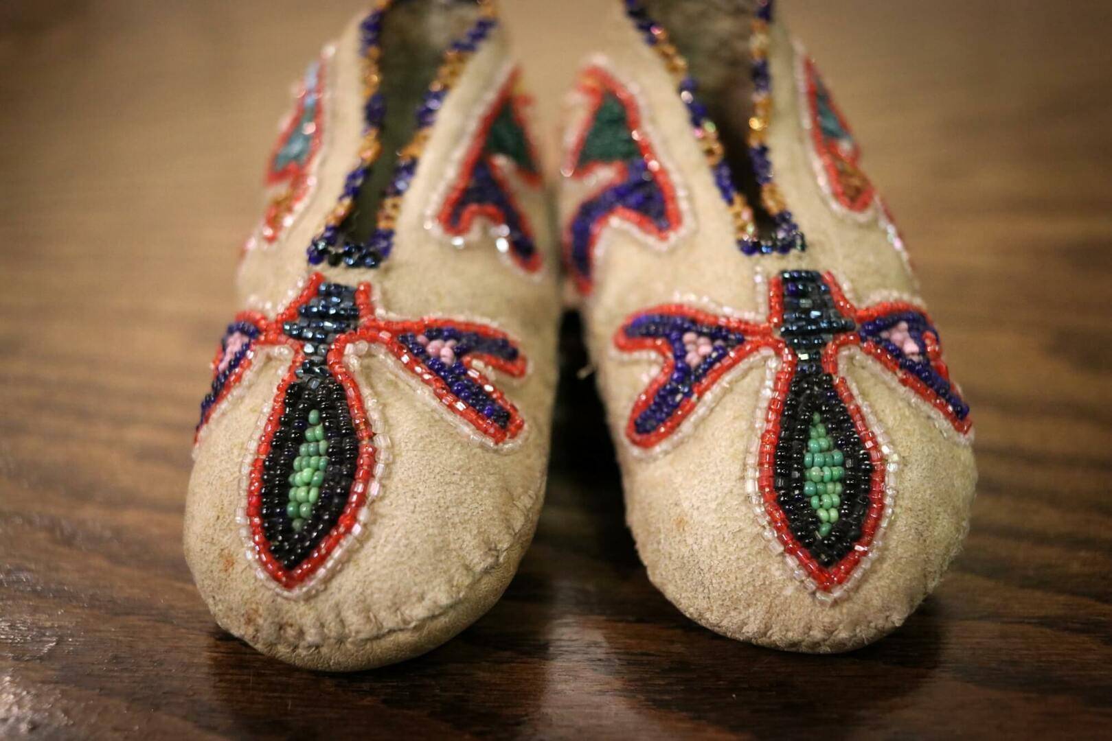 Decoratively beaded shoes